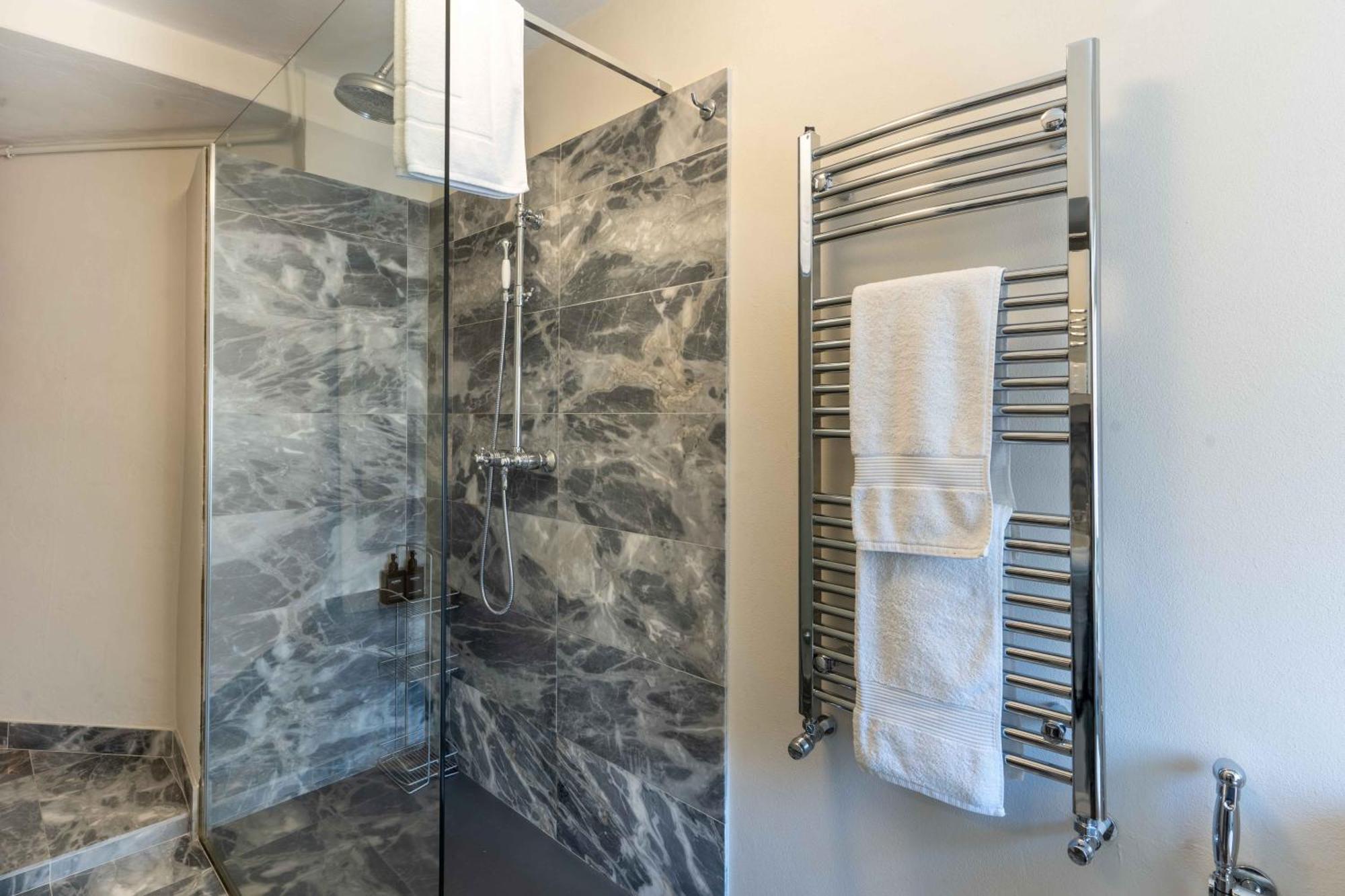 Luxury Apartment Angelio Барга Экстерьер фото